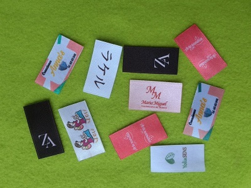 250 Etiquetas personalizadas para ropa 1.90 x 4 cm en listón Satinado